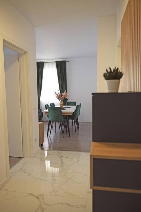 Eliza'S Apartment By Oasis Homes Oradea Buitenkant foto