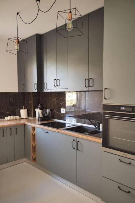 Eliza'S Apartment By Oasis Homes Oradea Buitenkant foto